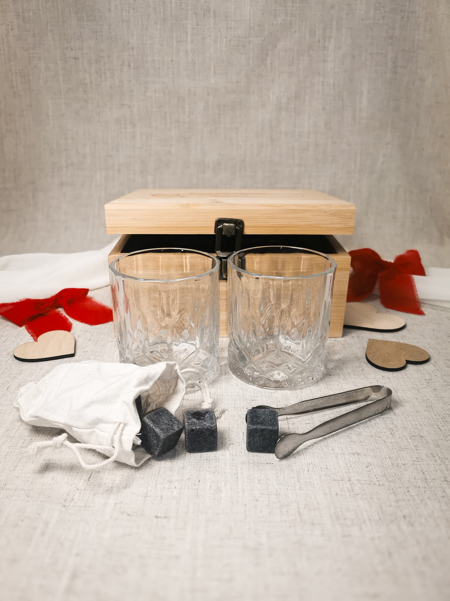 Bambus-Holzbox mit 2 Whiskeygläsern – Perfekt für den Valentinstag
