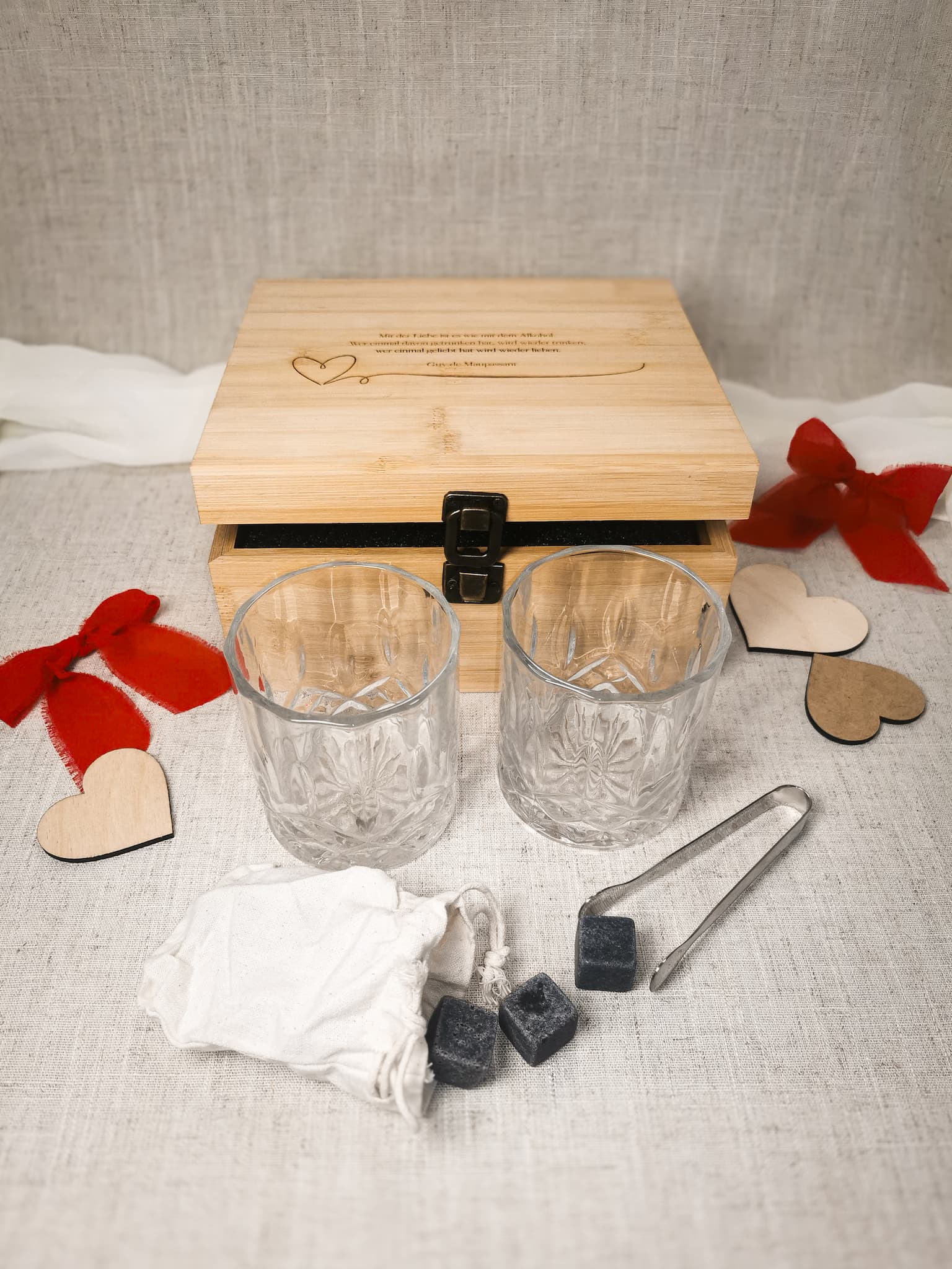Bambus-Holzbox mit 2 Whiskeygläsern – Perfekt für den Valentinstag