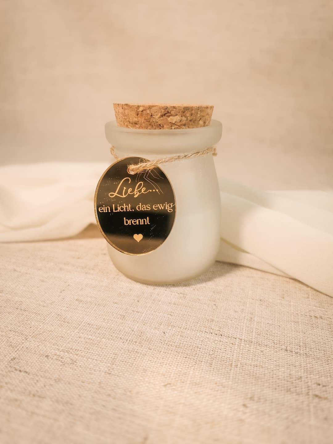 Kerze als Geschenk präsentiert – dekorativ und elegant mit Medaille