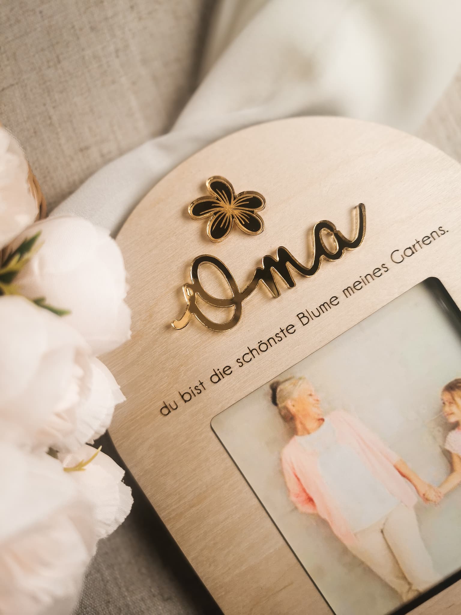 Einzigartiger_Bilderrahmen_mit_goldenen_Details_Perfektes_Geschenk_fuer_die_Grossmutter