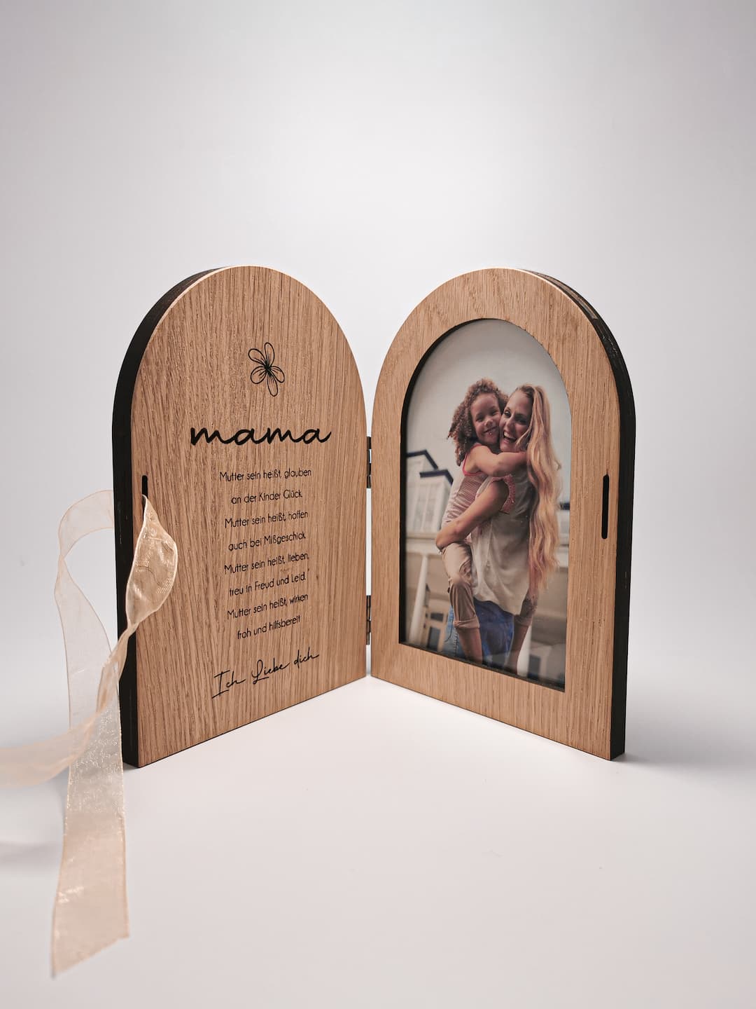 Holzwürfel für Erinnerungen und Fotos, kombiniert mit elegantem klappbaren Bilderrahmen – perfektes Muttertagsgeschenk.