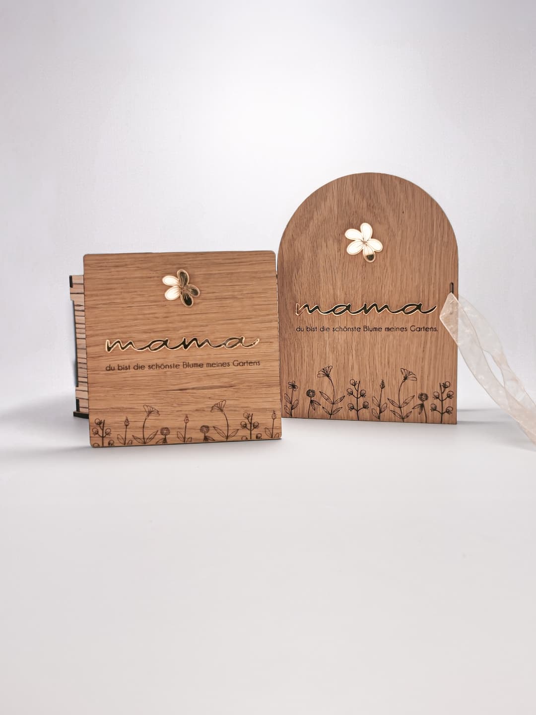 Foto- und Erinnerungswürfel aus Holz mit Platz für vier Fotos – liebevolle Geschenkidee für Mama.