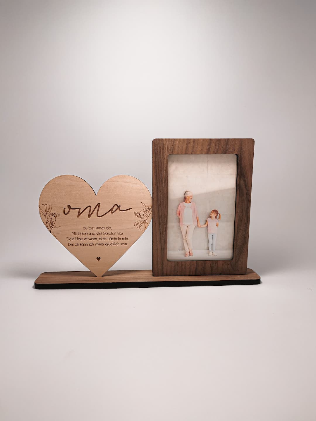 Holz-Bilderrahmen für Großmutter kombiniert mit einer personalisierten Duftkerze – liebevolles Geschenkset.