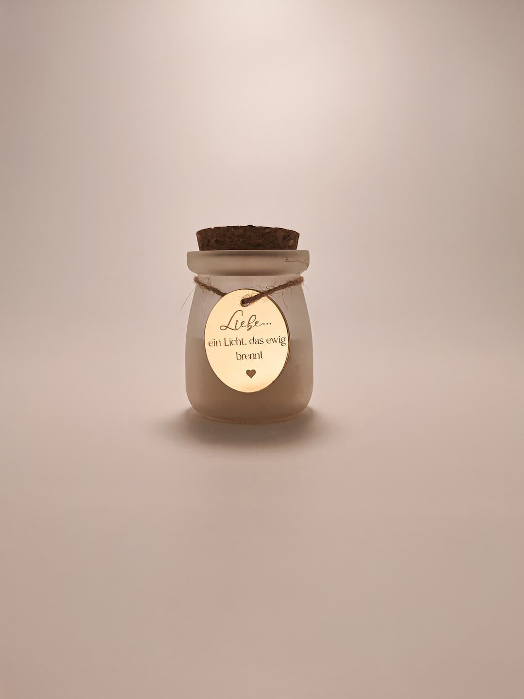 Elegantes Geschenk-Set für Paare mit aufklappbarem Buch-Bilderrahmen, gravierter Holzbox „Liebe“ und romantischer Duftkerze.