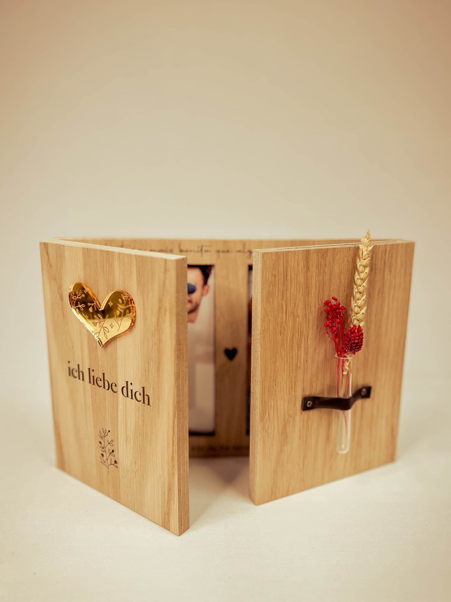 Geschenkidee: Personalisierbarer Holzrahmen für Paare mit Fotos