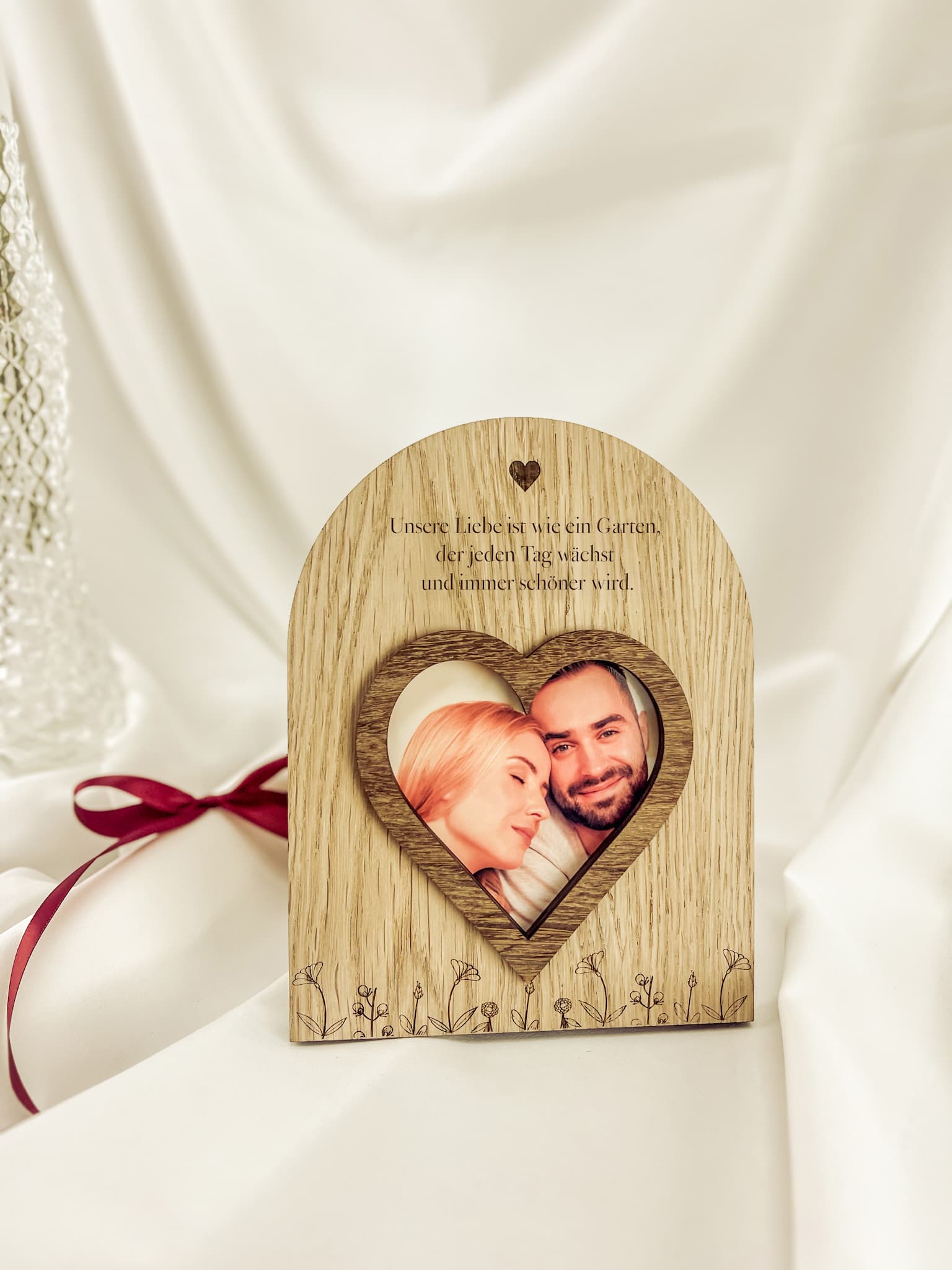 Herz-Bilderrahmen mit personalisierbarer Gravur – Einzigartiges Geschenk für Paare