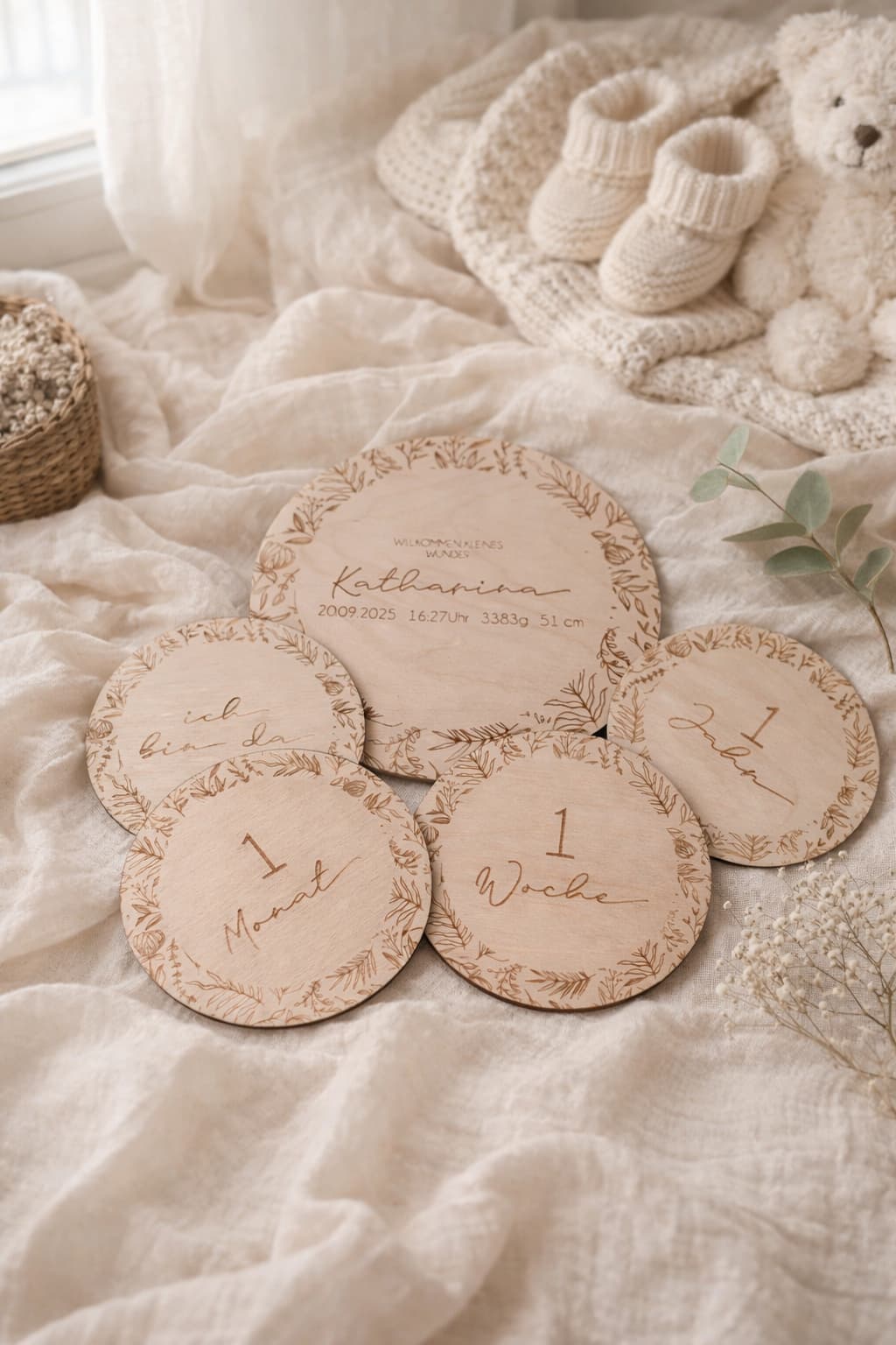 Baby Foto-Accessoire aus Holz mit personalisiertem Geburtsdaten-Meilenstein