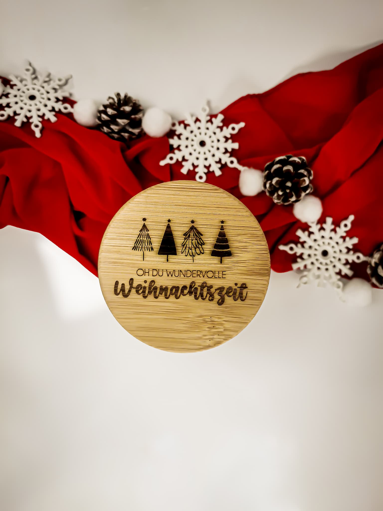 Nachhaltige Weihnachtsglasdose mit Bambusdeckel