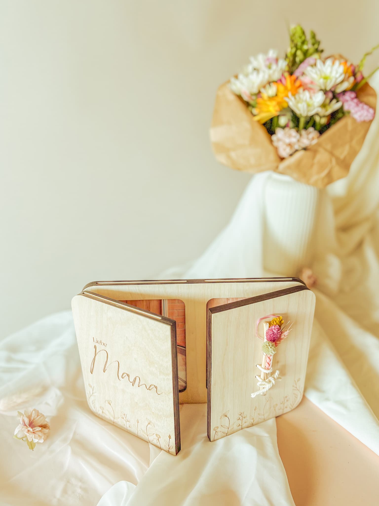 Holzrahmen mit Gravur personalisierbar – Geschenk für Muttertag