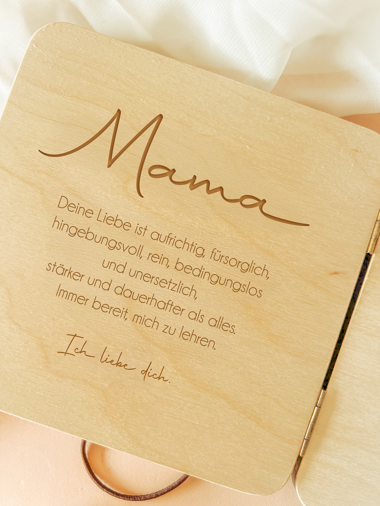 Personalisierter Bilderrahmen aus Holz mit Gravur – Geschenk für Mama