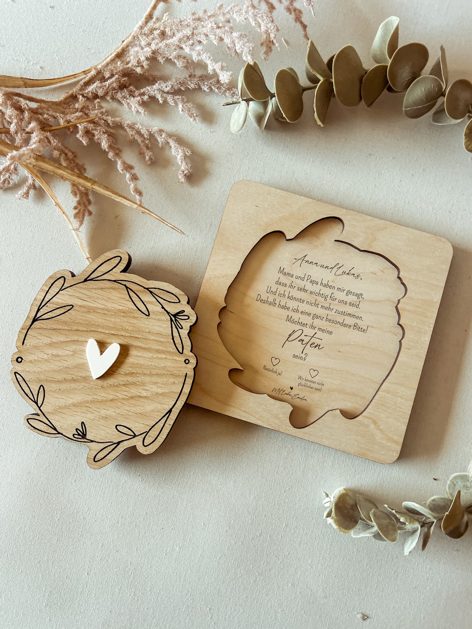 Besondere Patenanfrage aus Holz mit Namen personalisiert