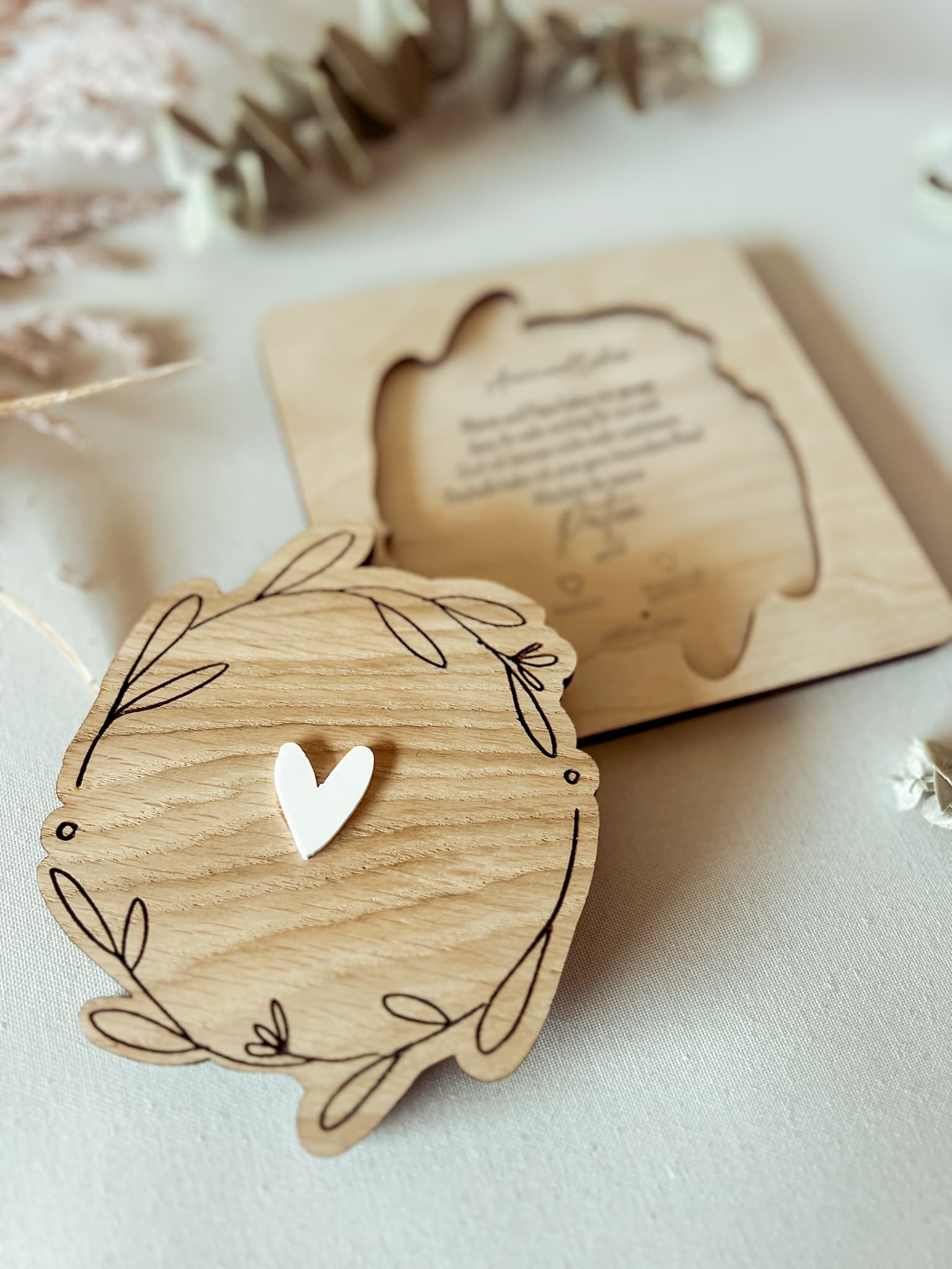 Einzigartiges Design – Patenanfrage mit Herz-Detail aus Acryl