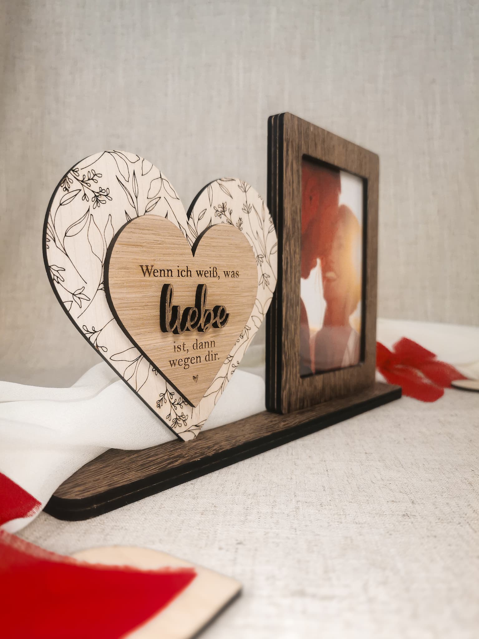 Dekorativer Herz Bilderrahmen aus Birke, Eiche und Sucupira – ideales Geschenk für Paare