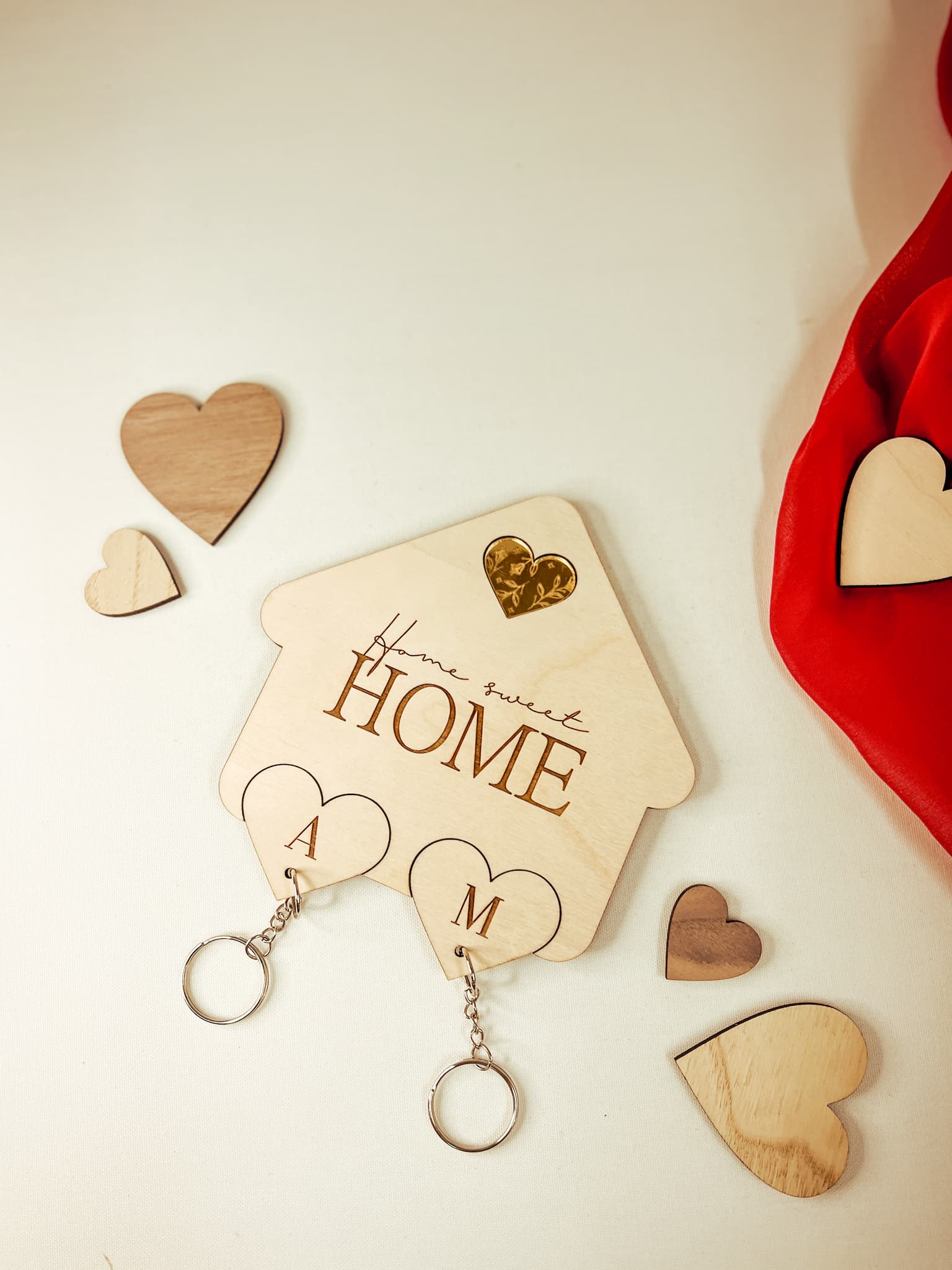 Personalisierter Schlüsselhalter „Home Sweet Home“ aus Holz
