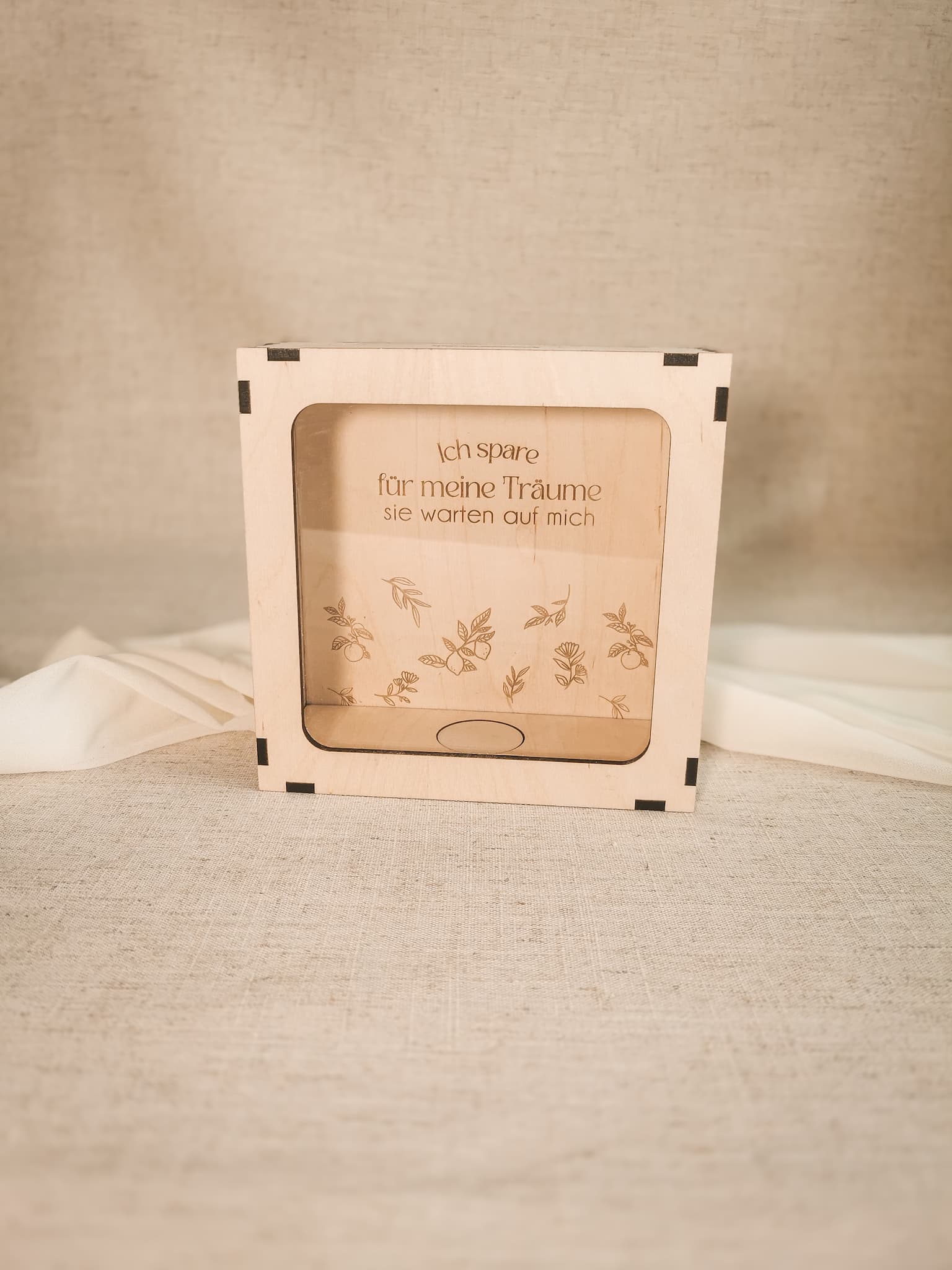 Personalisierbare Holz-Spardose mit Acrylglas-Front