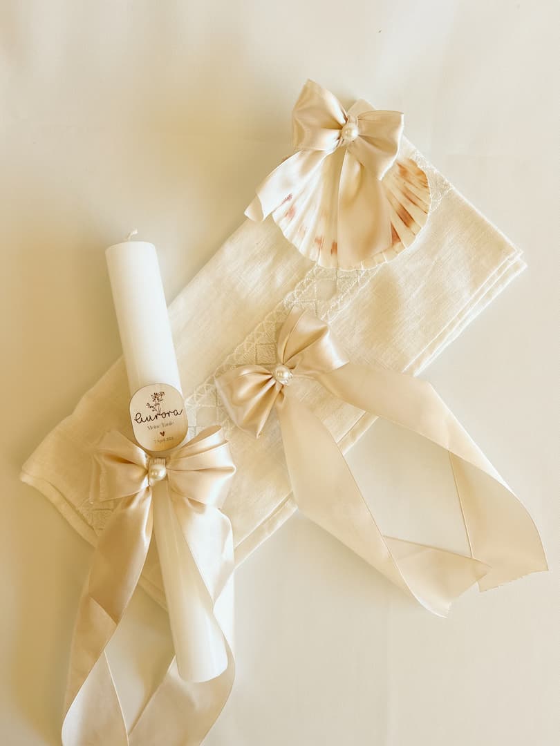 Edles Taufset mit Kerze, Muschel und Tuch – liebevoll arrangiert in Holzbox