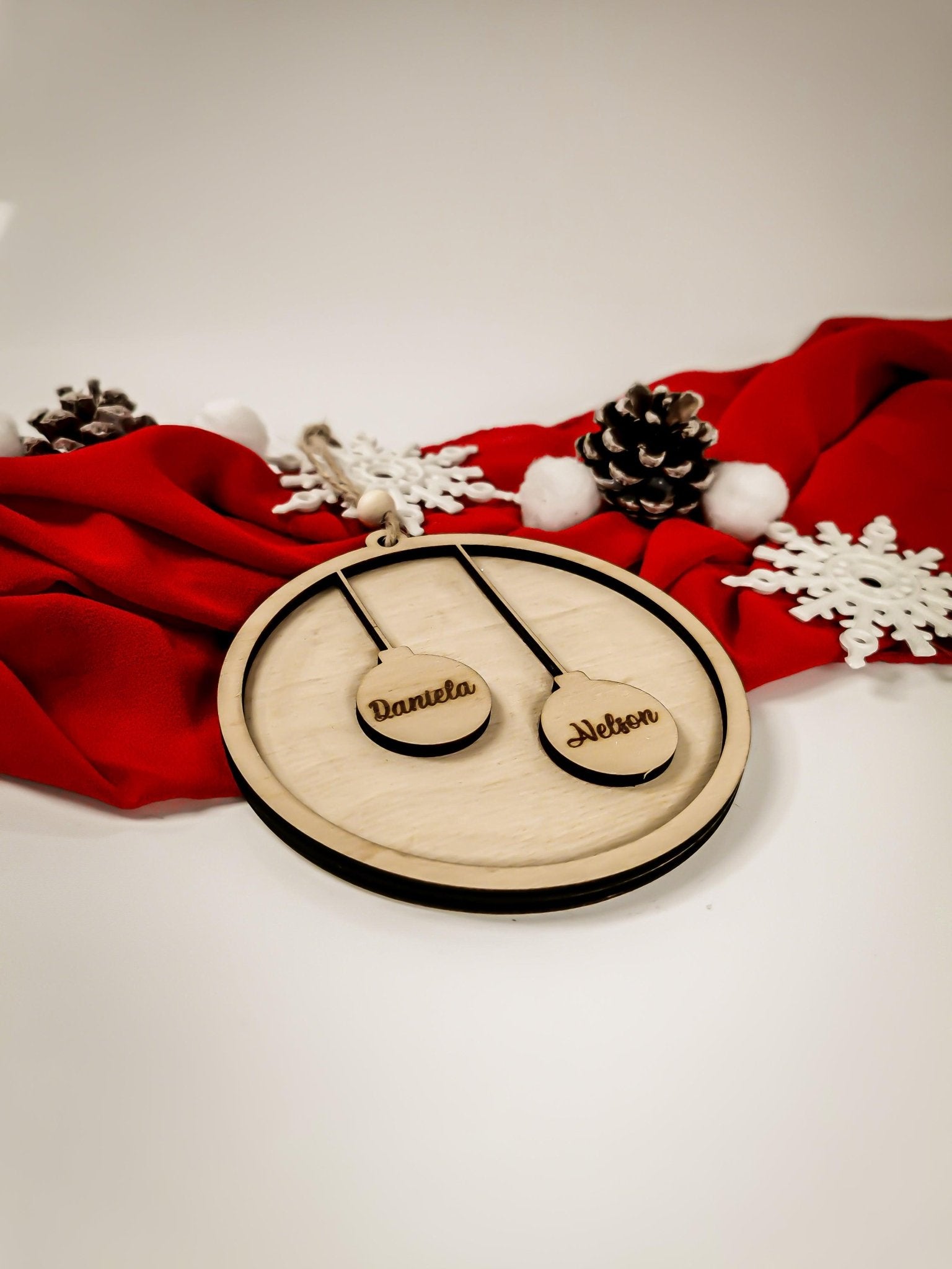 Personalisierte Weihnachtskugel mit bis zu 6 Namen