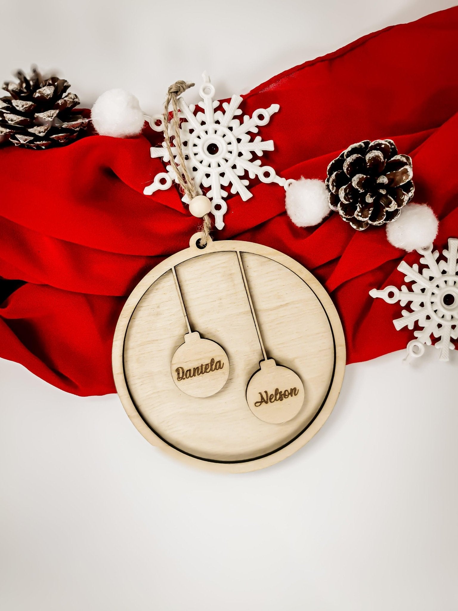 Personalisierte Weihnachtskugel mit bis zu 6 Namen