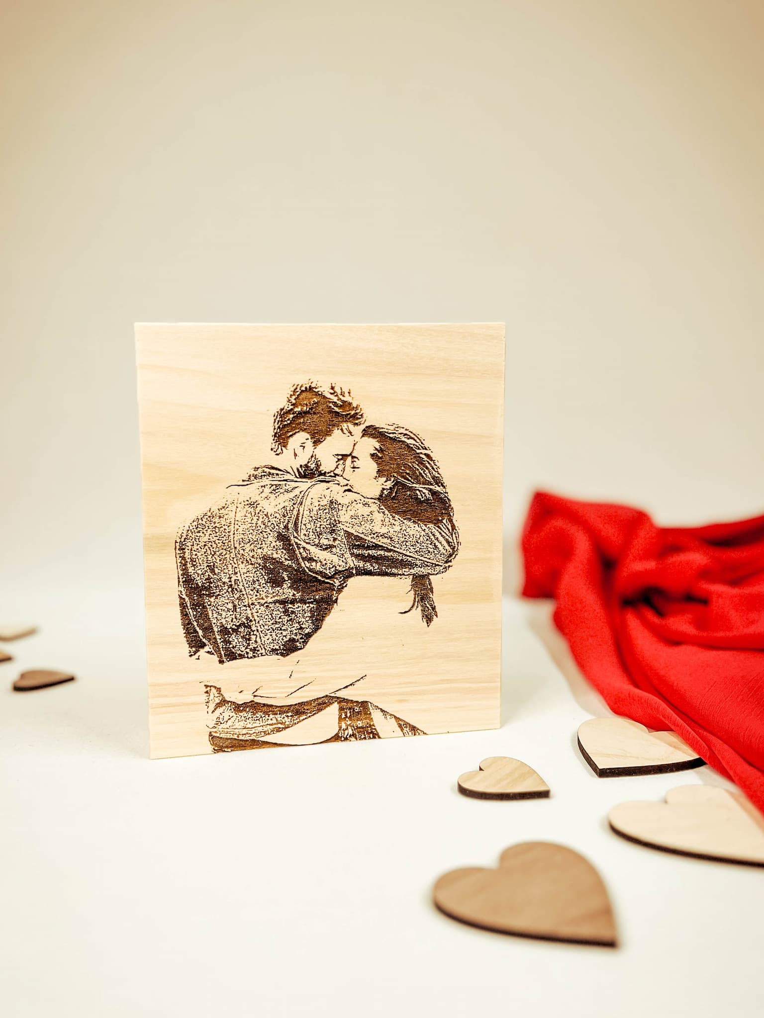 Personalisierte Fotogravur auf Holz – individuelles Foto per Lasergravur in Birkenholz, 15x18 cm