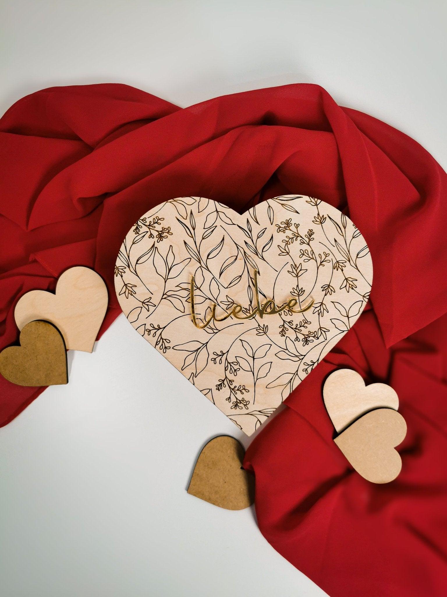 Holzbox mit eingraviertem Blumenmuster – Die perfekte Geschenkidee für Valentinstag