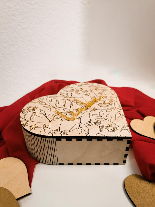 Holzbox mit eingraviertem Blumenmuster – Die perfekte Geschenkidee für Valentinstag