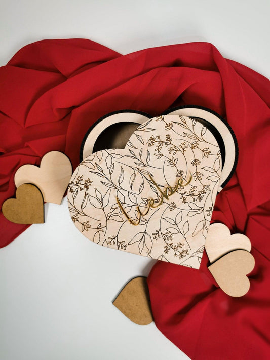 Holzbox mit eingraviertem Blumenmuster – Die perfekte Geschenkidee für Valentinstag