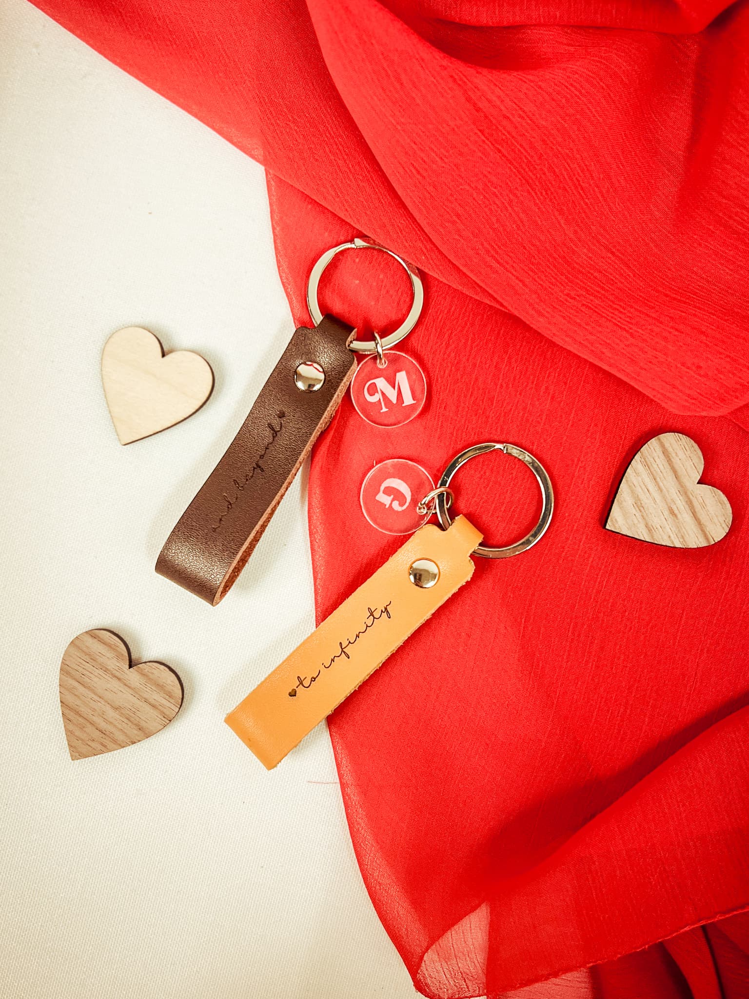 Personalisierte Schlüsselanhänger für Paare – Leder und Acryl