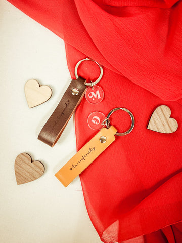 Personalisierte Schlüsselanhänger für Paare – Leder und Acryl