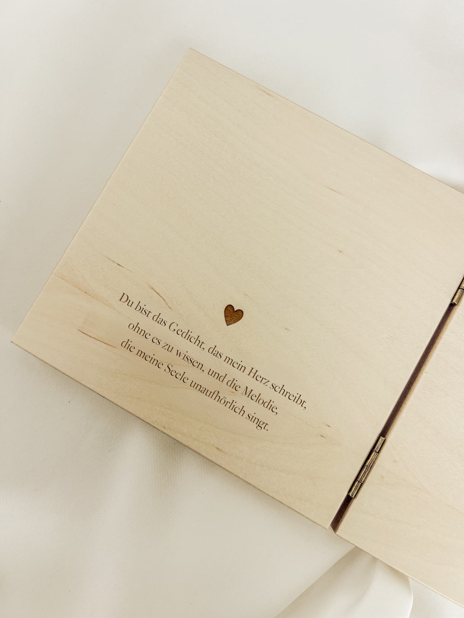 Personalisierter Holz-Fotorahmen mit Gravur – Einzigartiges Geschenk für besondere Momente