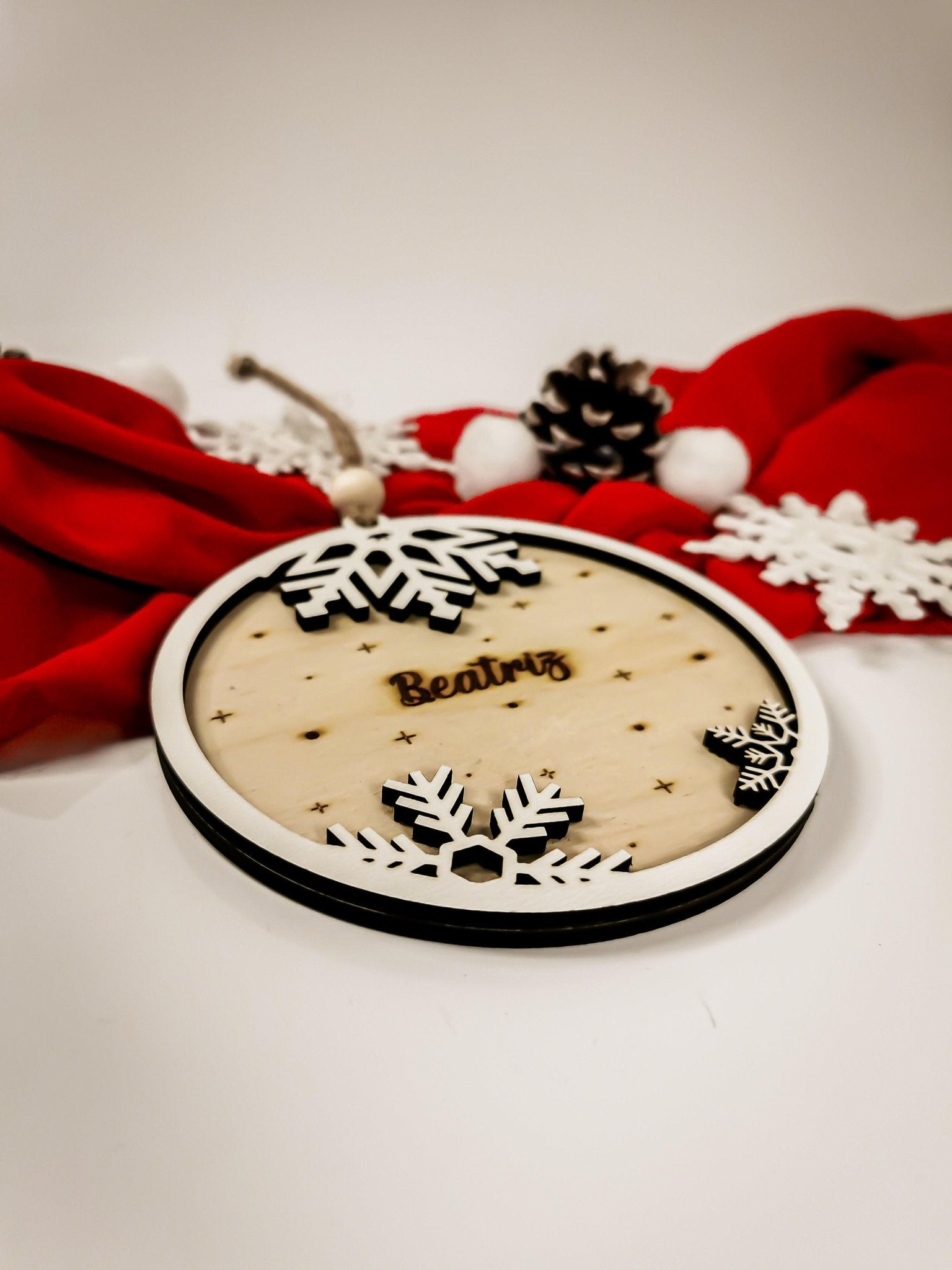 Personalisierte Weihnachtskugel mit bis zu 6 Namen